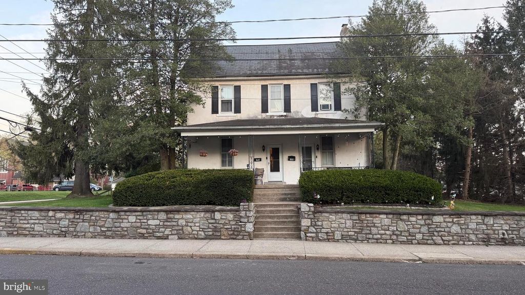 104 W CHESTNUT ST, Souderton, PA 18964