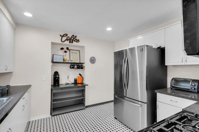 476 Touraine Road, Grosse Pointe Farms, MI 48236