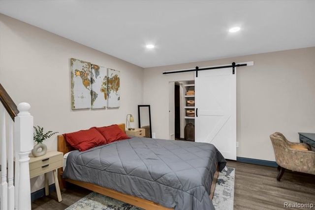 476 Touraine Road, Grosse Pointe Farms, MI 48236