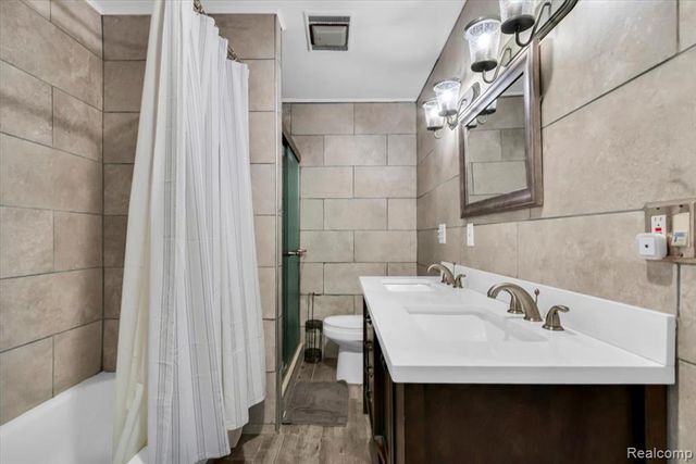 476 Touraine Road, Grosse Pointe Farms, MI 48236