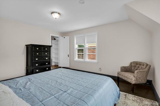 476 Touraine Road, Grosse Pointe Farms, MI 48236