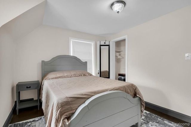 476 Touraine Road, Grosse Pointe Farms, MI 48236