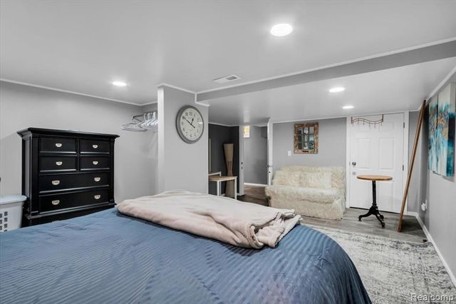 476 Touraine Road, Grosse Pointe Farms, MI 48236