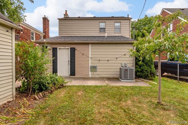 476 Touraine Road, Grosse Pointe Farms, MI 48236