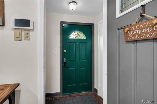 476 Touraine Road, Grosse Pointe Farms, MI 48236
