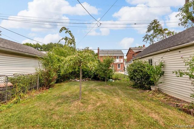 476 Touraine Road, Grosse Pointe Farms, MI 48236