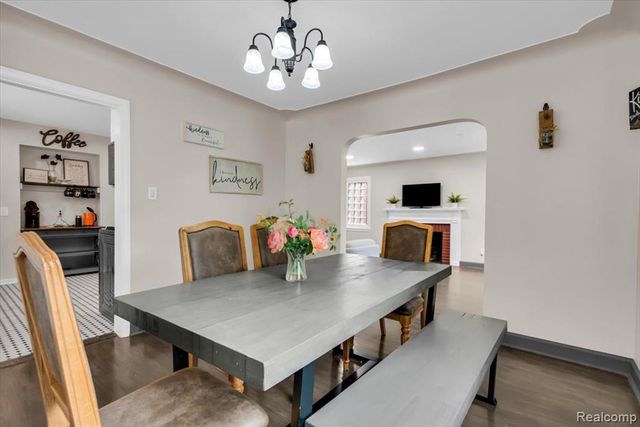 476 Touraine Road, Grosse Pointe Farms, MI 48236