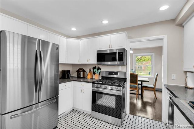 476 Touraine Road, Grosse Pointe Farms, MI 48236