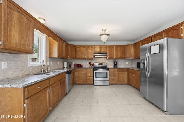 55 Rocky Lane, Crossville, TN 38571