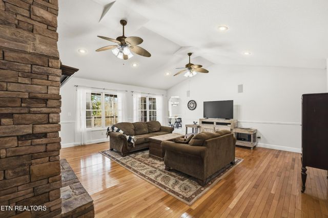55 Rocky Lane, Crossville, TN 38571