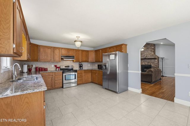 55 Rocky Lane, Crossville, TN 38571
