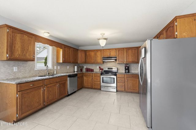 55 Rocky Lane, Crossville, TN 38571