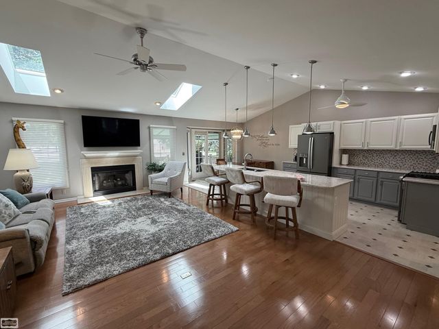 41371 Carmelo W Drive, Clinton Twp, MI 48038