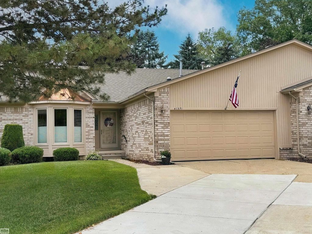 41371 Carmelo W Drive, Clinton Twp, MI 48038