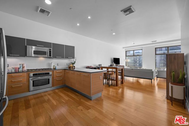 801 S Grand Avenue 1604, Los Angeles, CA 90017