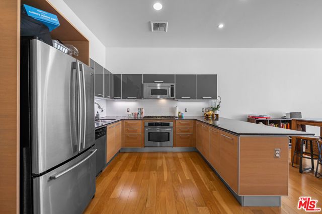 801 S Grand Avenue 1604, Los Angeles, CA 90017