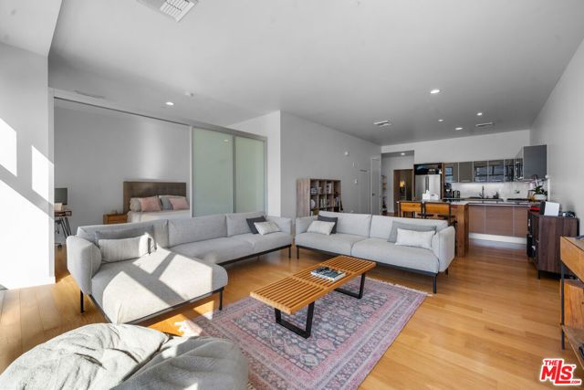 801 S Grand Avenue 1604, Los Angeles, CA 90017