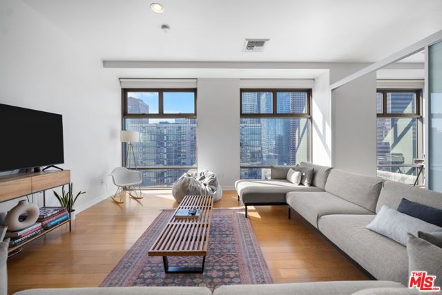 801 S Grand Avenue 1604, Los Angeles, CA 90017