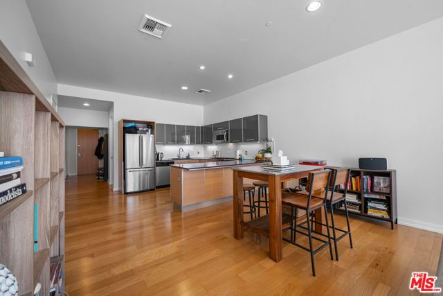 801 S Grand Avenue 1604, Los Angeles, CA 90017