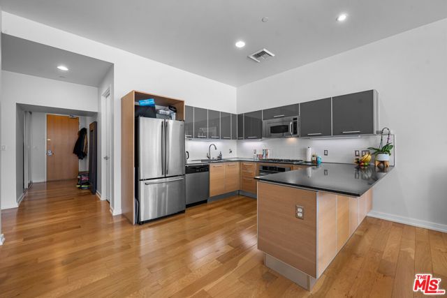 801 S Grand Avenue 1604, Los Angeles, CA 90017