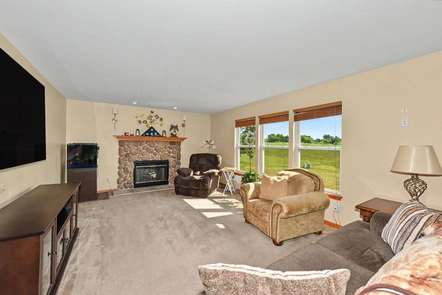 7916 Whitetail DRIVE, Racine, WI 53406