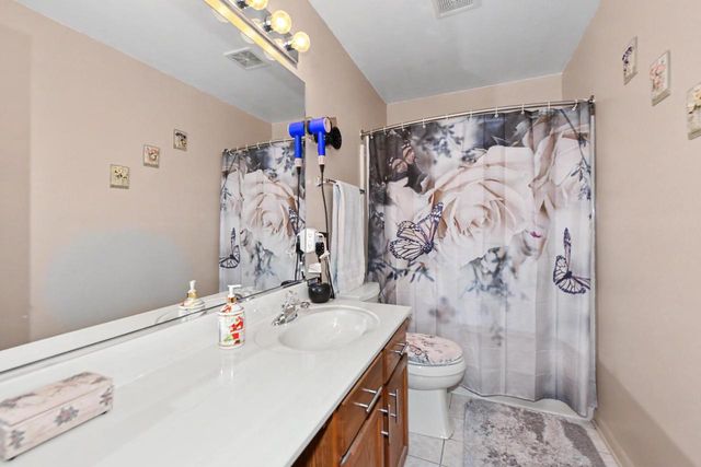 7916 Whitetail DRIVE, Racine, WI 53406