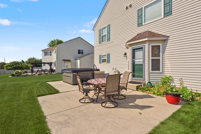 7916 Whitetail DRIVE, Racine, WI 53406