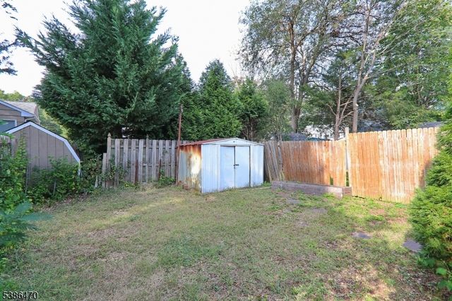 689 Crescent Dr, Bound Brook Boro, NJ 08805