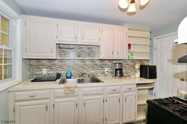 689 Crescent Dr, Bound Brook Boro, NJ 08805