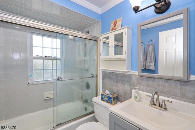 689 Crescent Dr, Bound Brook Boro, NJ 08805
