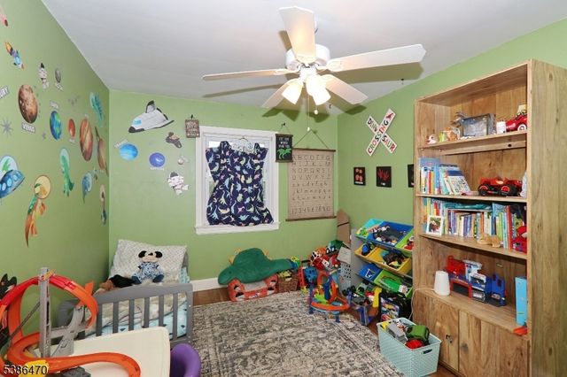 689 Crescent Dr, Bound Brook Boro, NJ 08805