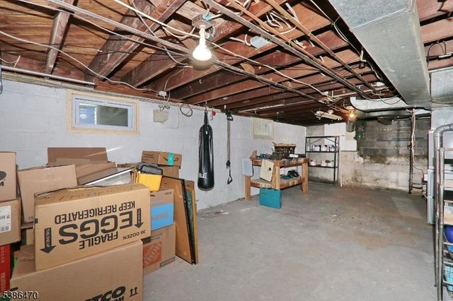 689 Crescent Dr, Bound Brook Boro, NJ 08805