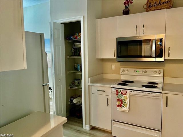 2290 Carrington CT 202, Naples, FL 34109