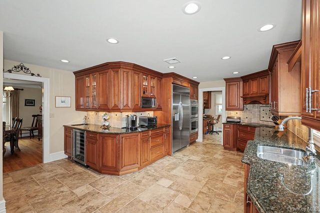 39 Tamara Court, Melville, NY 11747