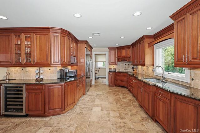 39 Tamara Court, Melville, NY 11747