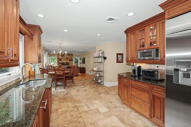39 Tamara Court, Melville, NY 11747