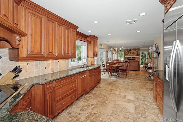 39 Tamara Court, Melville, NY 11747