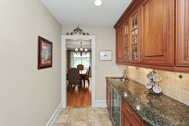 39 Tamara Court, Melville, NY 11747
