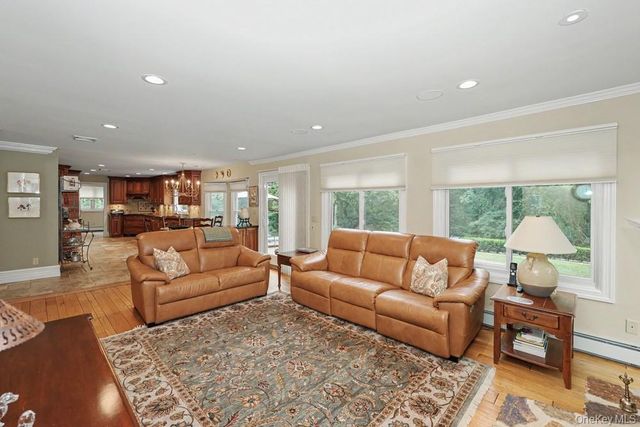 39 Tamara Court, Melville, NY 11747