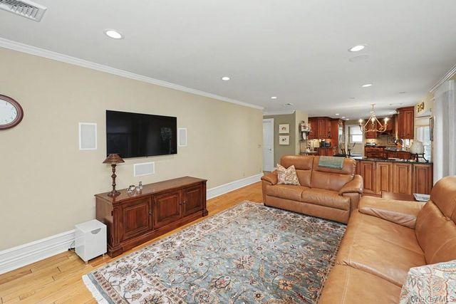 39 Tamara Court, Melville, NY 11747