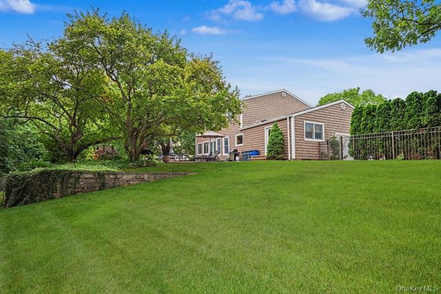 39 Tamara Court, Melville, NY 11747