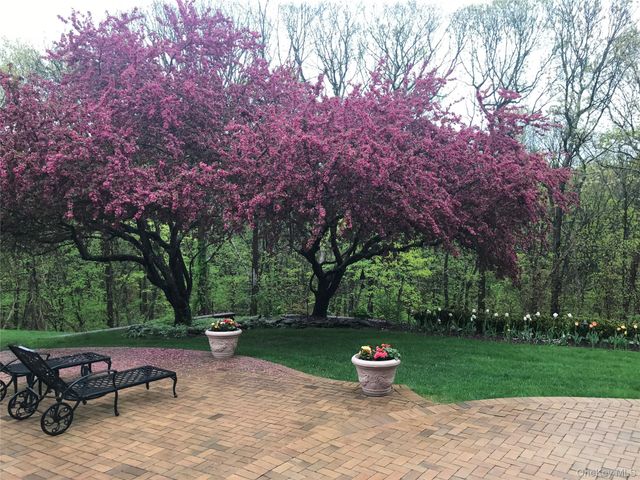 39 Tamara Court, Melville, NY 11747
