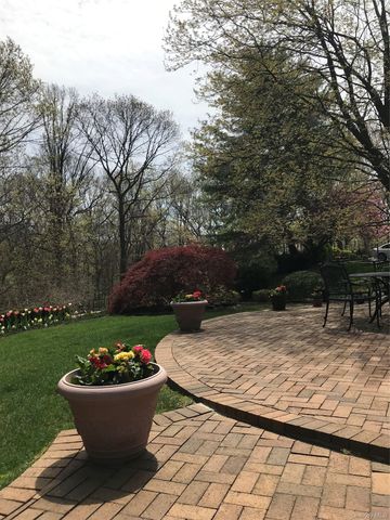 39 Tamara Court, Melville, NY 11747