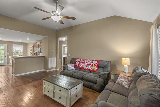 631 Berry Cir, Springfield, TN 37172