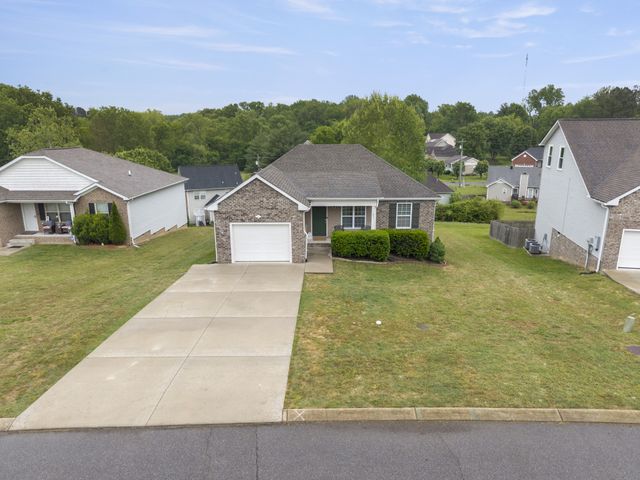 631 Berry Cir, Springfield, TN 37172