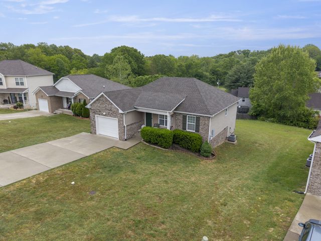 631 Berry Cir, Springfield, TN 37172