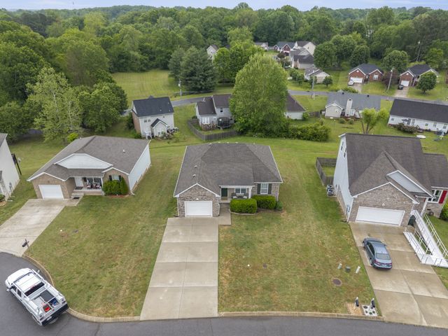 631 Berry Cir, Springfield, TN 37172