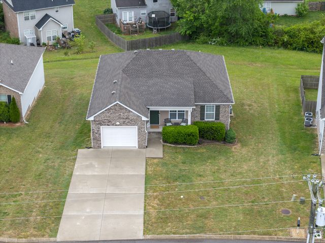 631 Berry Cir, Springfield, TN 37172