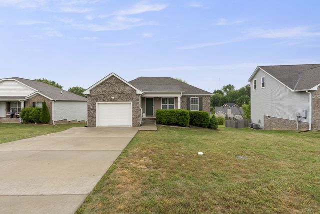631 Berry Cir, Springfield, TN 37172