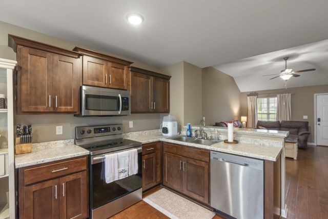 631 Berry Cir, Springfield, TN 37172